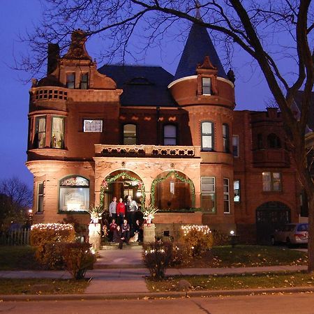 Schuster Mansion Bed & Breakfast Milwaukee Exterior photo