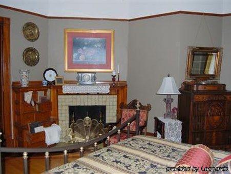 Schuster Mansion Bed & Breakfast Milwaukee Room photo